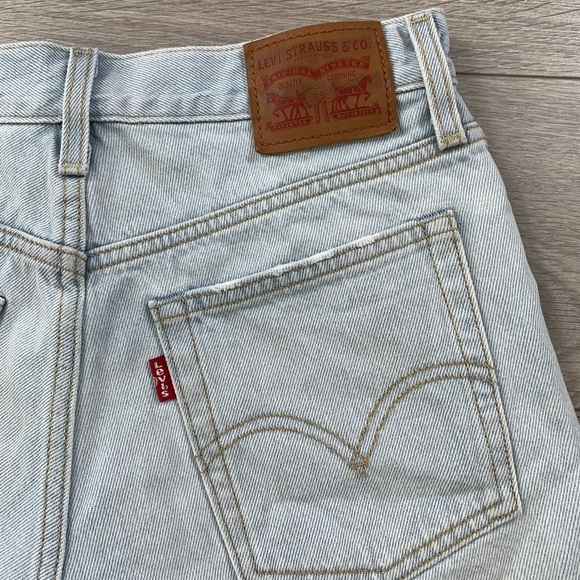 Levi’s Light Wash Distressed Raw Hem Button Fly Jean Shorts - Picture 5 of 11